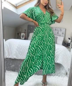 AX Paris Green And White Animal Print Double Slit Midi Dress 7 AX Paris Green And White Animal Print Double Slit Midi Dress