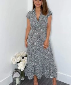 AX Paris Black Floral Print Short Sleeved V-Neck Midi Smock Dress Dresses 7 AX Paris Black Floral Print Short Sleeved V-Neck Midi Smock Dress Dresses